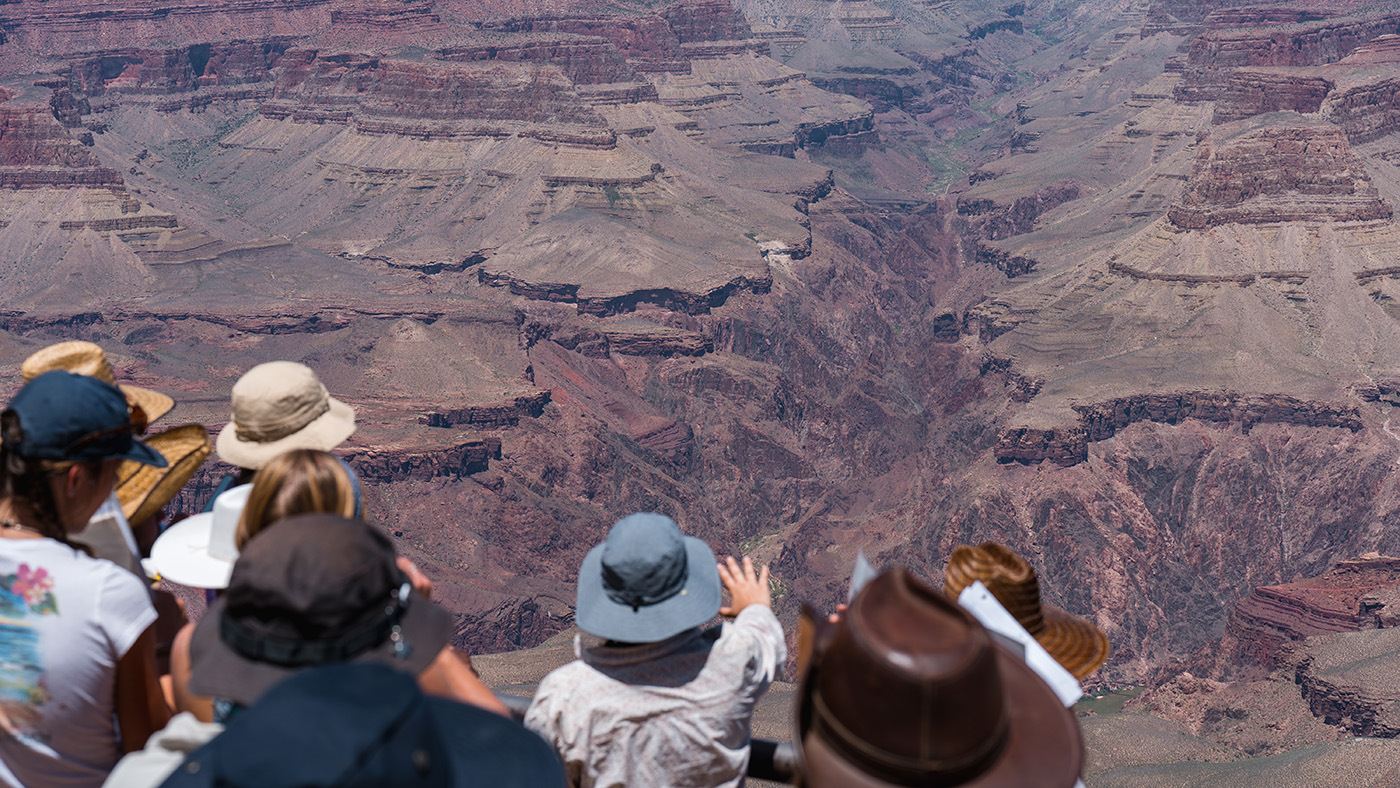 Class overlooking the Grand Canyon